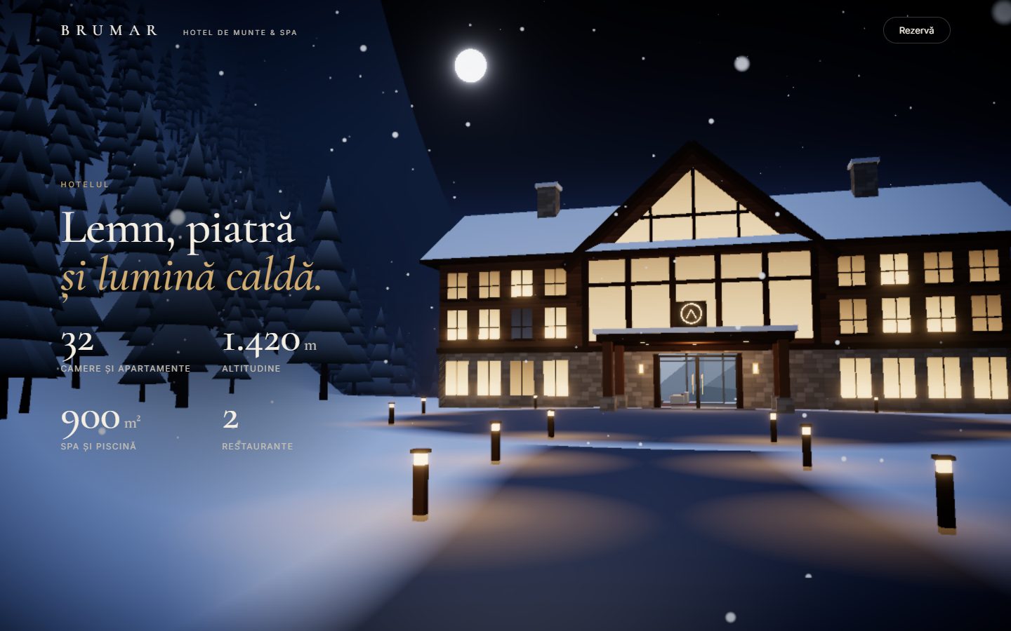 Brumar: hotelul de munte luminat, noaptea, văzut din față